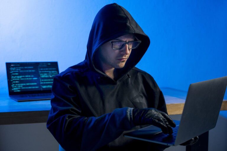 Сервисы для создания фейковых переписок и контента